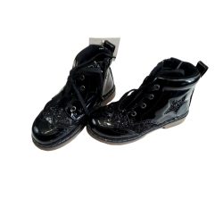 Fekete magasszárú cipő 
