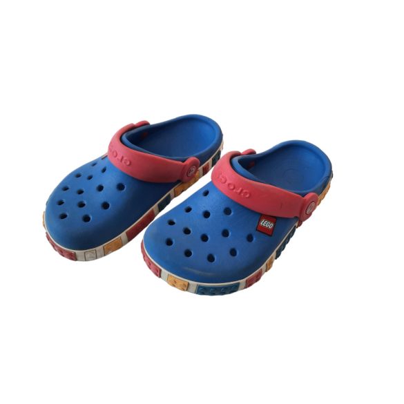 Crocs kék lego feliratos papucs